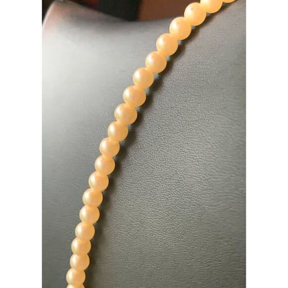 Vintage Faux Pearl Strand, in Gold tone, Unmarked - Picture 3 of 4
